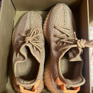 Yeezy Clay 350’s US: 5 have been worn but are in great condition.